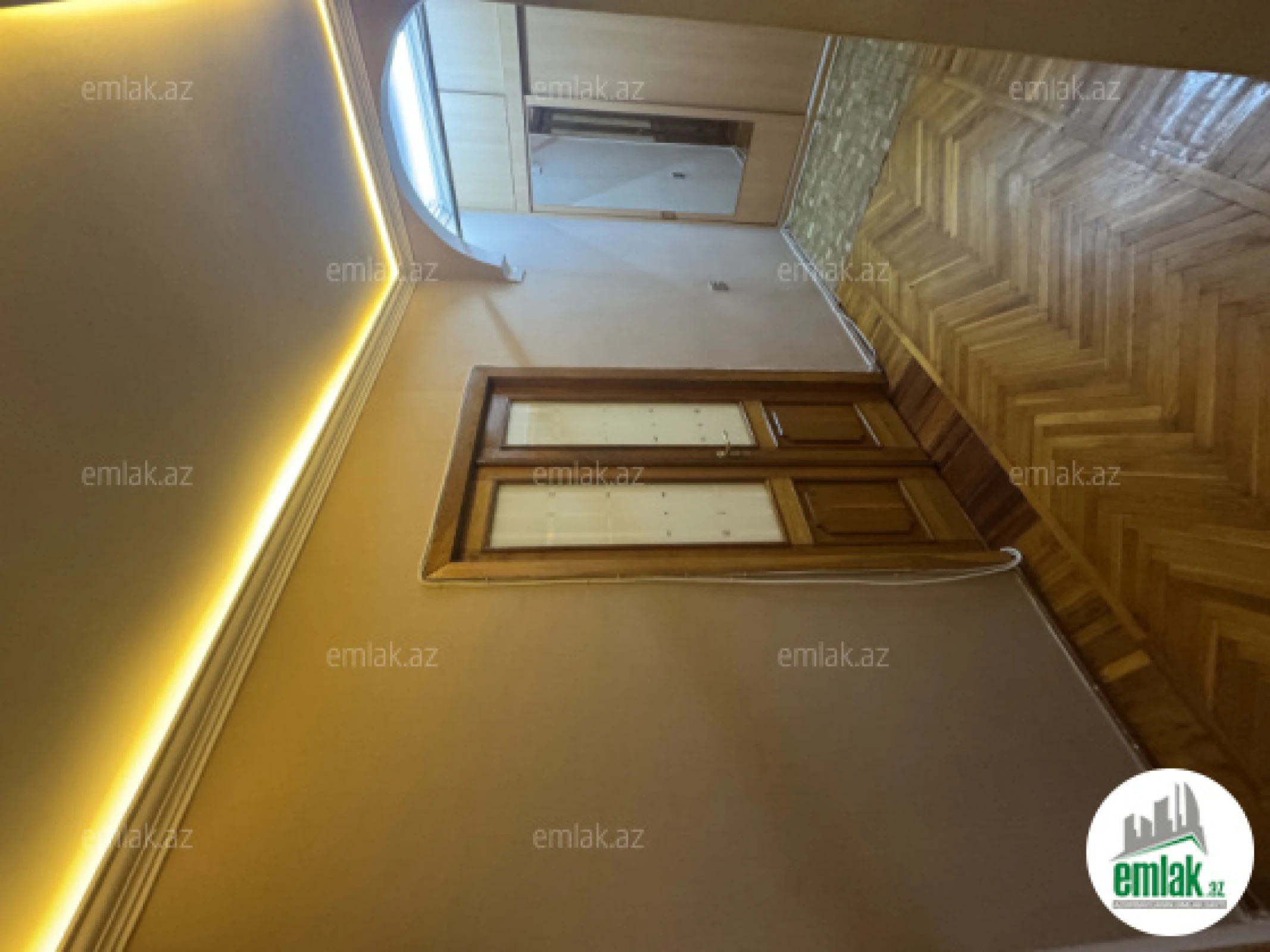 Satılır 4 otaqlı köhnə tikili 110 m²