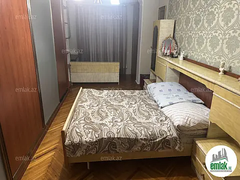 Satılır 4 otaqlı köhnə tikili 110 m²