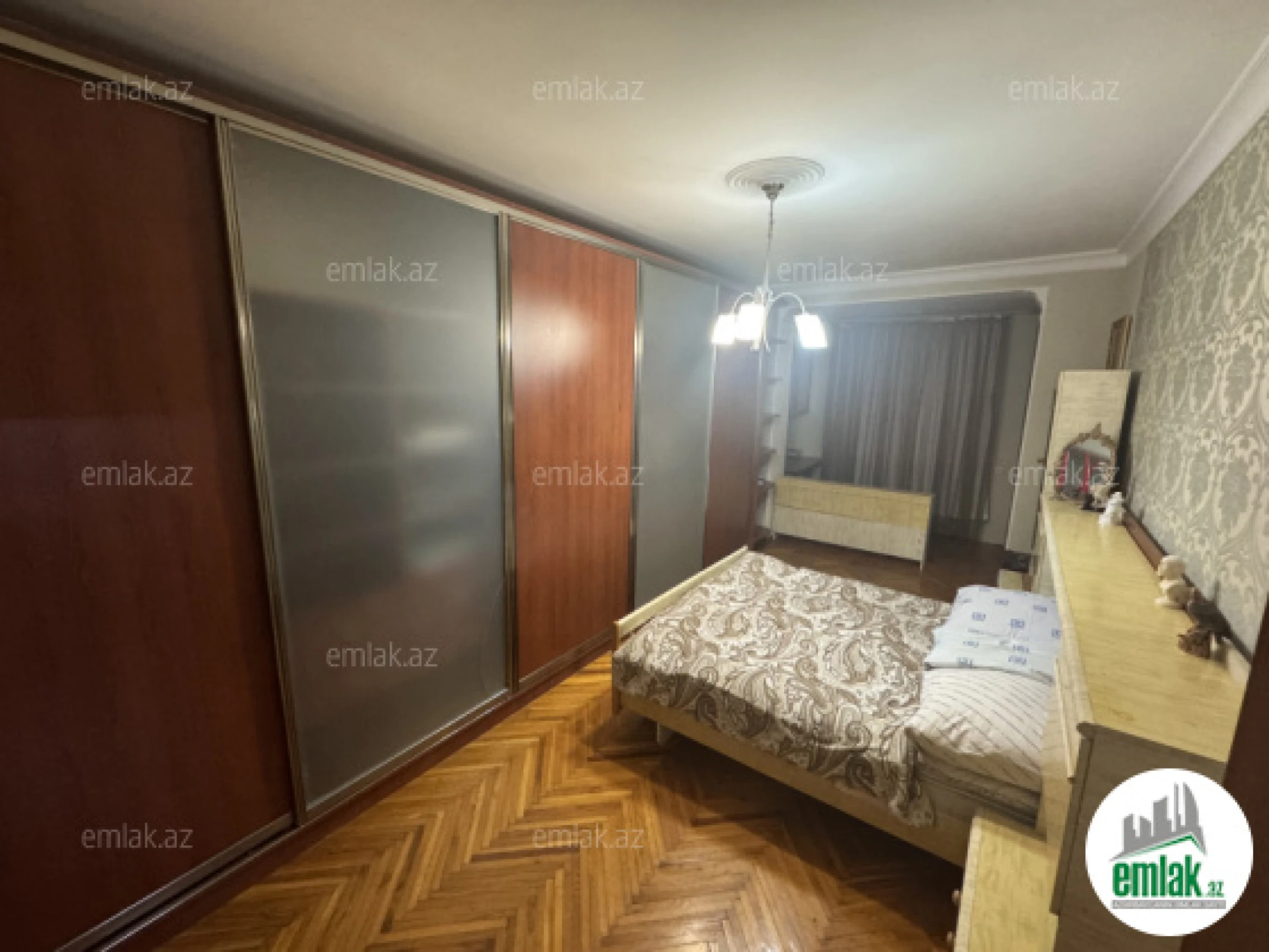 Satılır 4 otaqlı köhnə tikili 110 m²