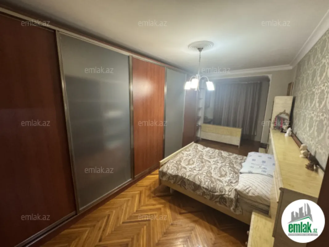 Satılır 4 otaqlı köhnə tikili 110 m²