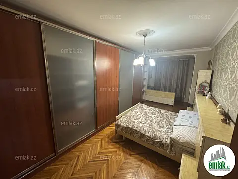 Satılır 4 otaqlı köhnə tikili 110 m²