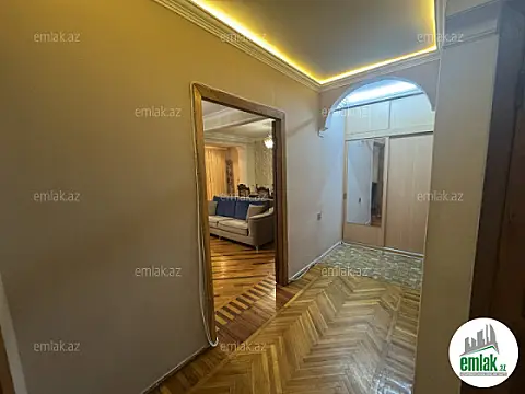 Satılır 4 otaqlı köhnə tikili 110 m²