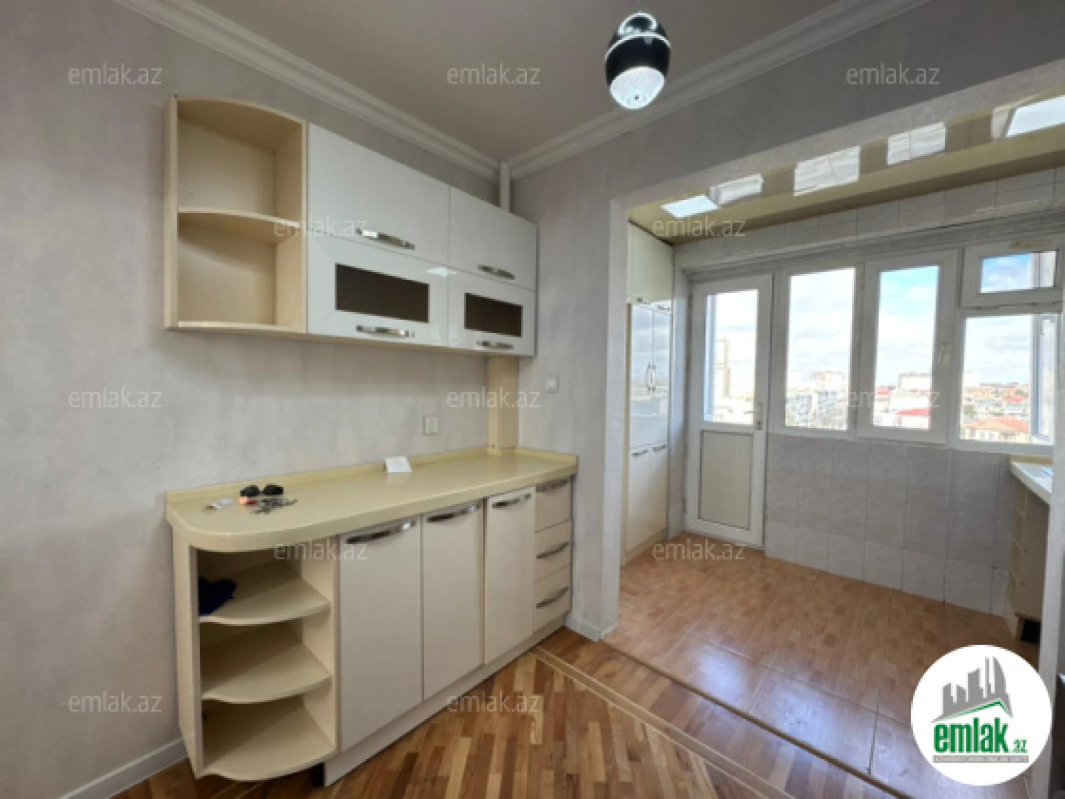 Satılır 2 otaqlı köhnə tikili 60 m²