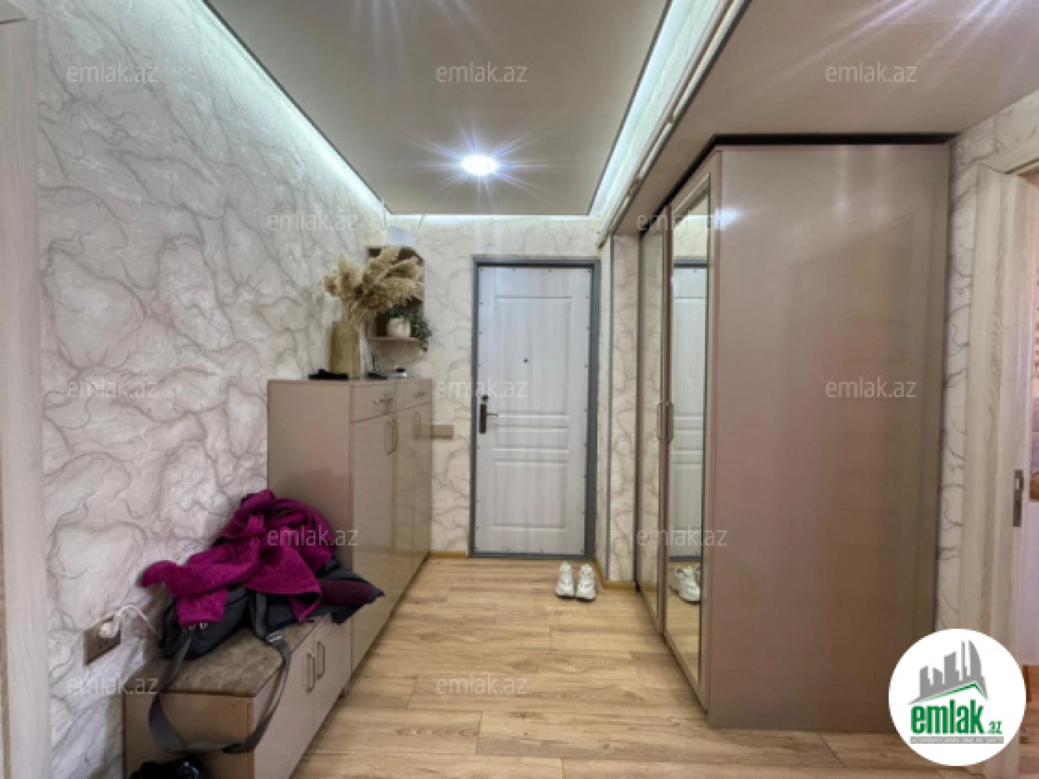 Satılır 3 otaqlı köhnə tikili 75 m²