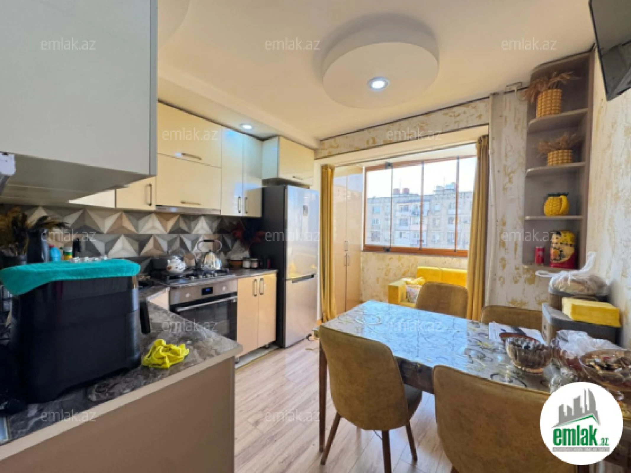 Satılır 3 otaqlı köhnə tikili 75 m²