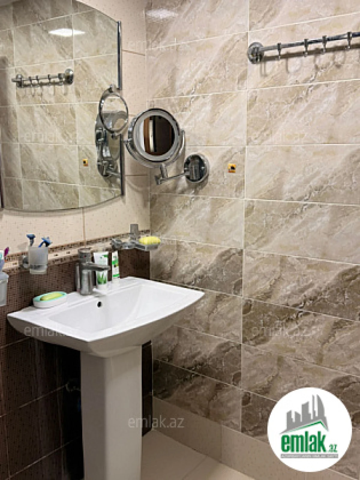 Satılır 2 otaqlı köhnə tikili 60 m²