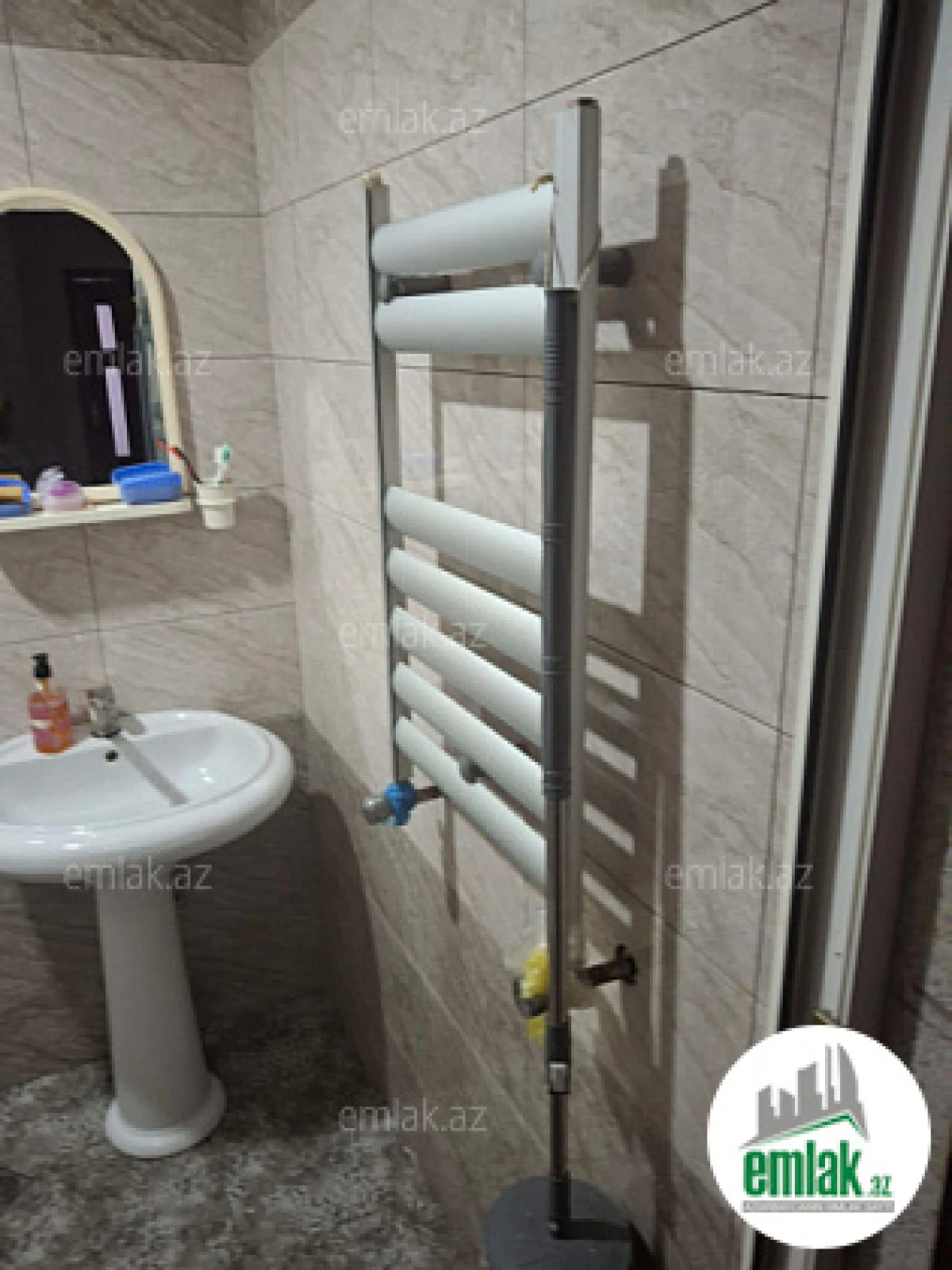 Satılır 2 otaqlı köhnə tikili 56 m²