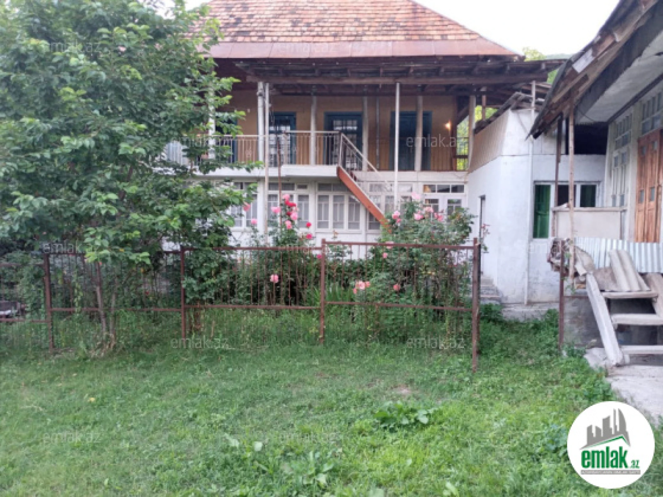 Satılır 4 otaqlı mənzil 600 m²