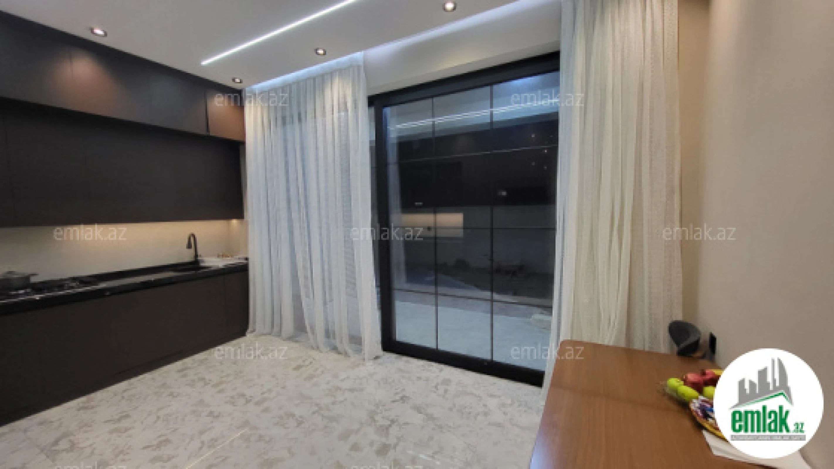 Satılır 4 otaqlı həyət evi 200 m²