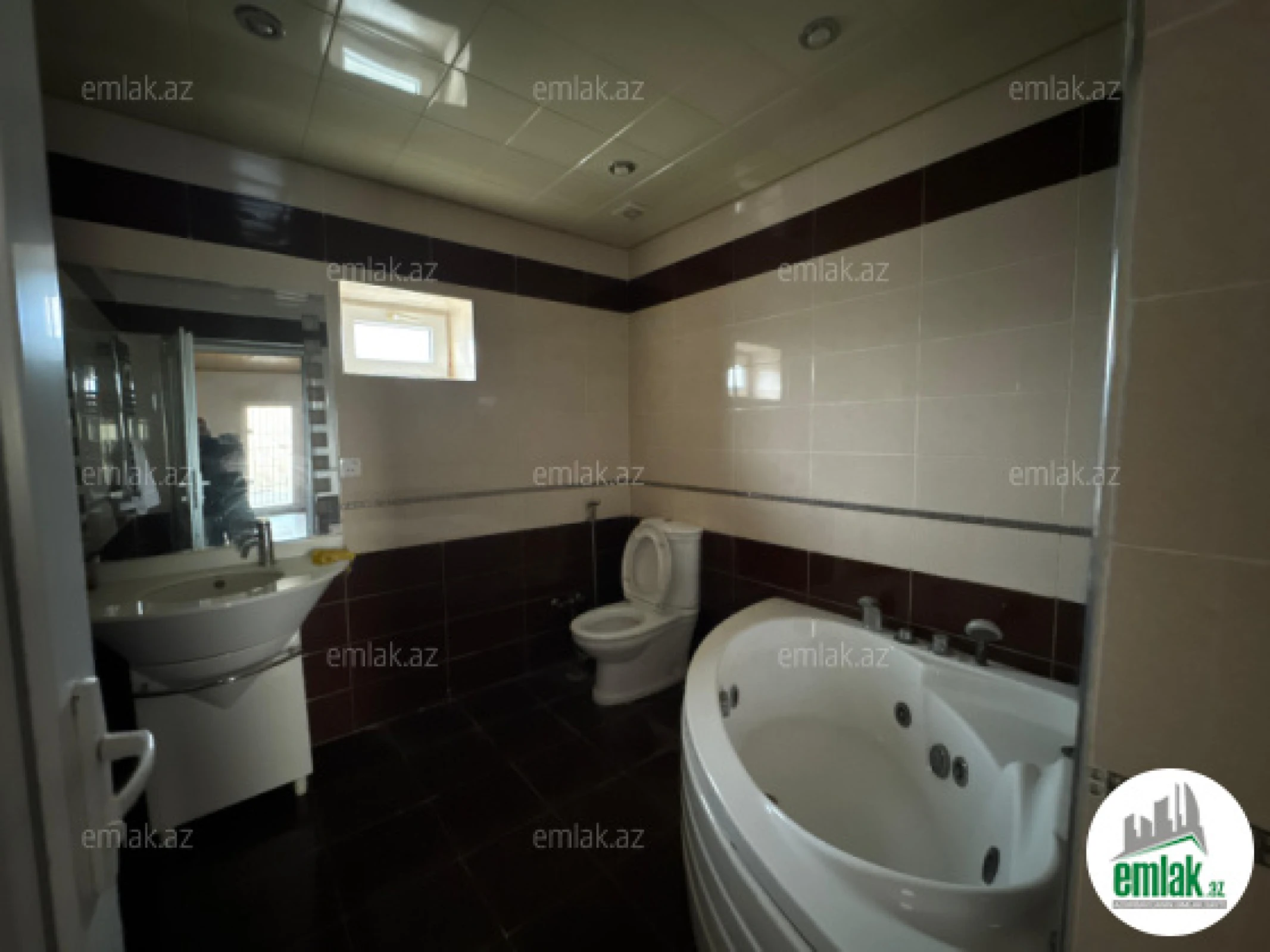 Satılır 7 otaqlı mənzil 280 m²