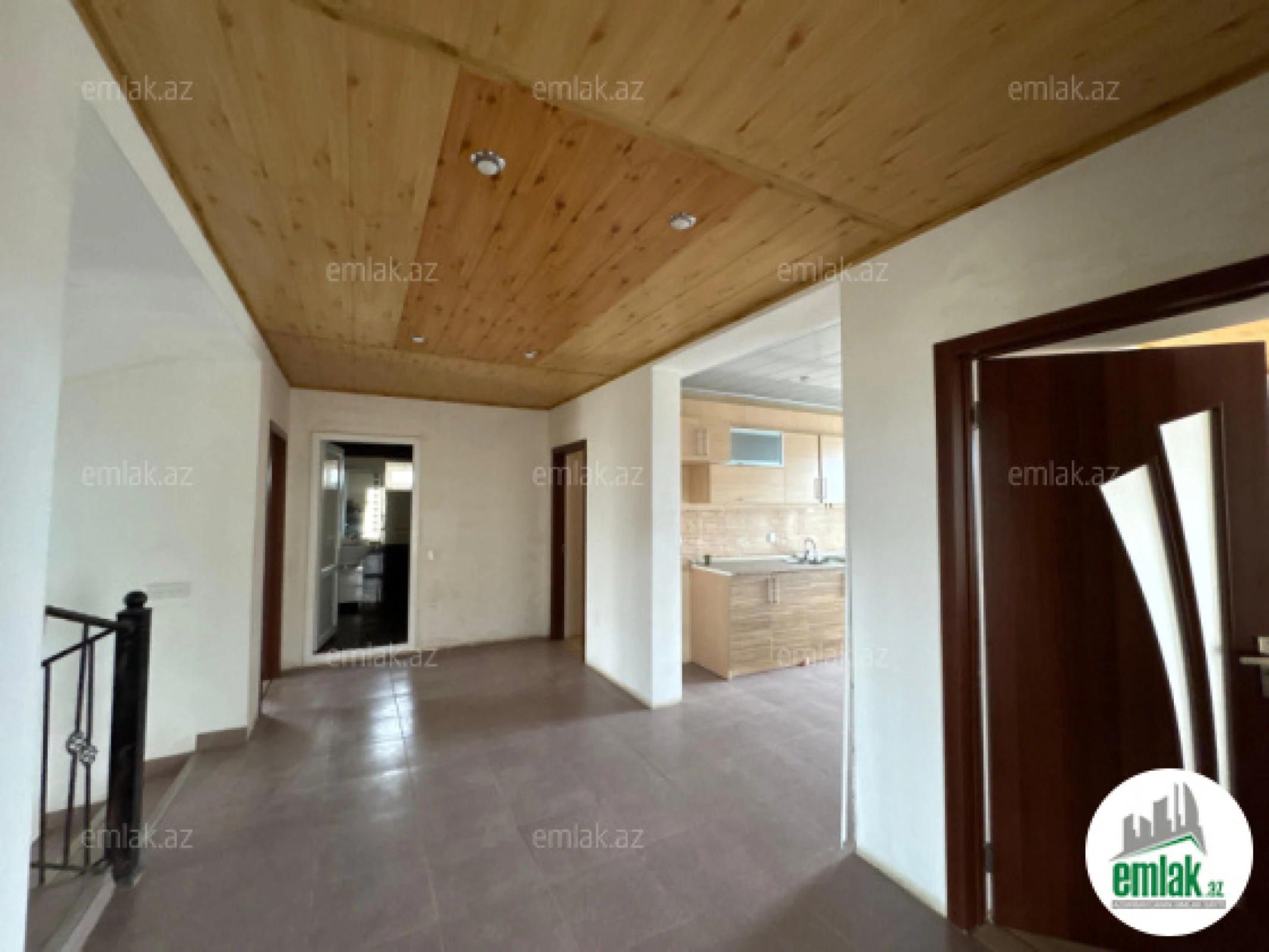 Satılır 7 otaqlı mənzil 280 m²