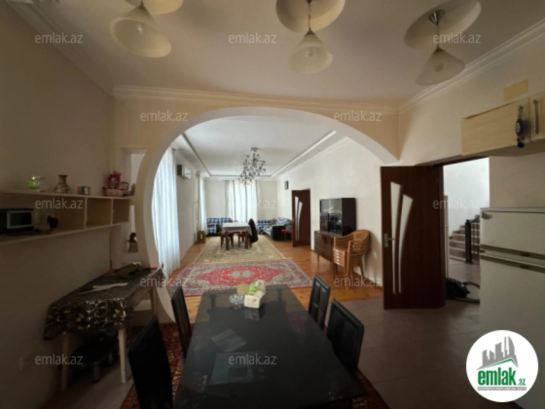 Satılır 7 otaqlı mənzil 280 m²