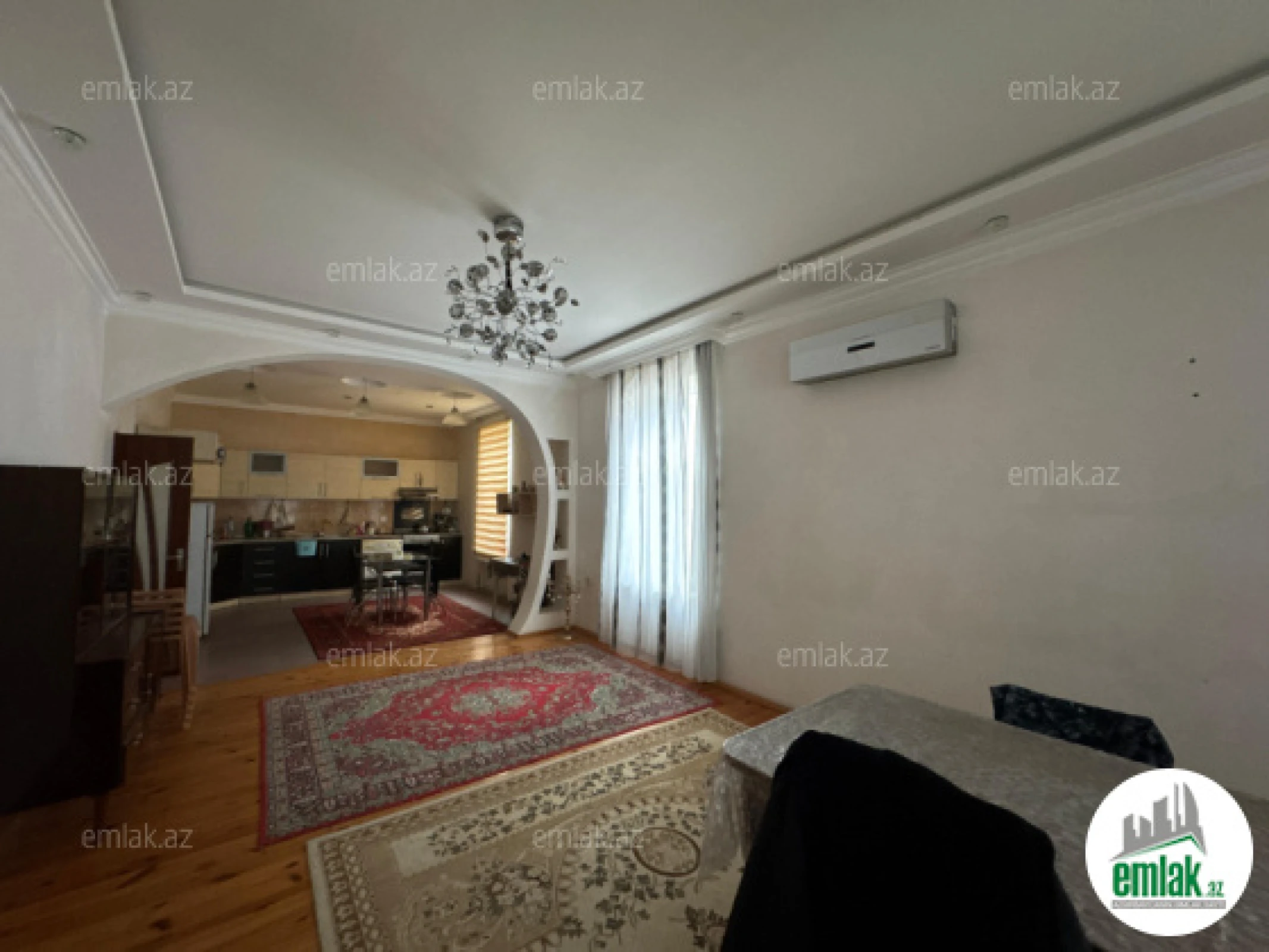 Satılır 7 otaqlı mənzil 280 m²