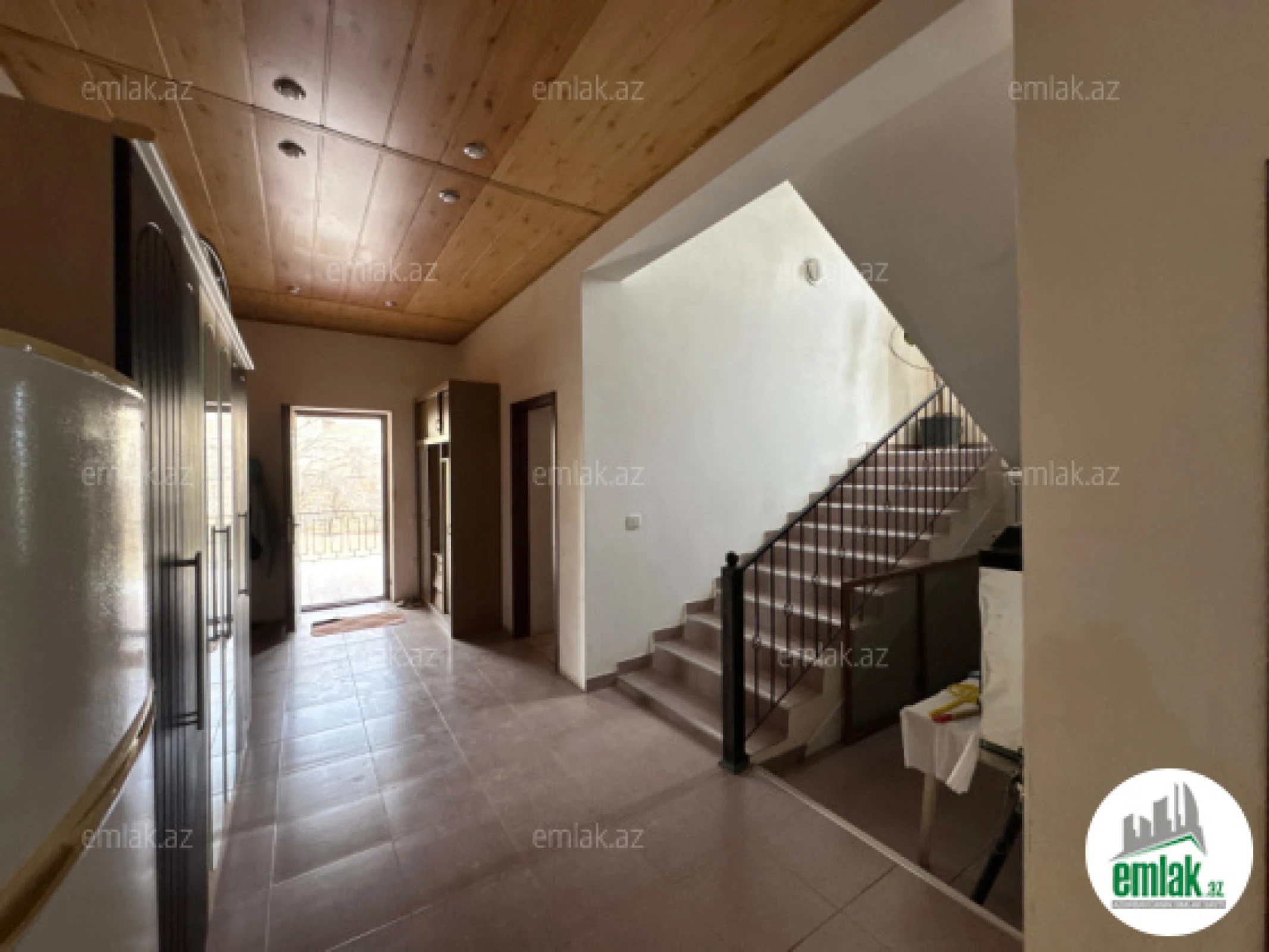 Satılır 7 otaqlı mənzil 280 m²