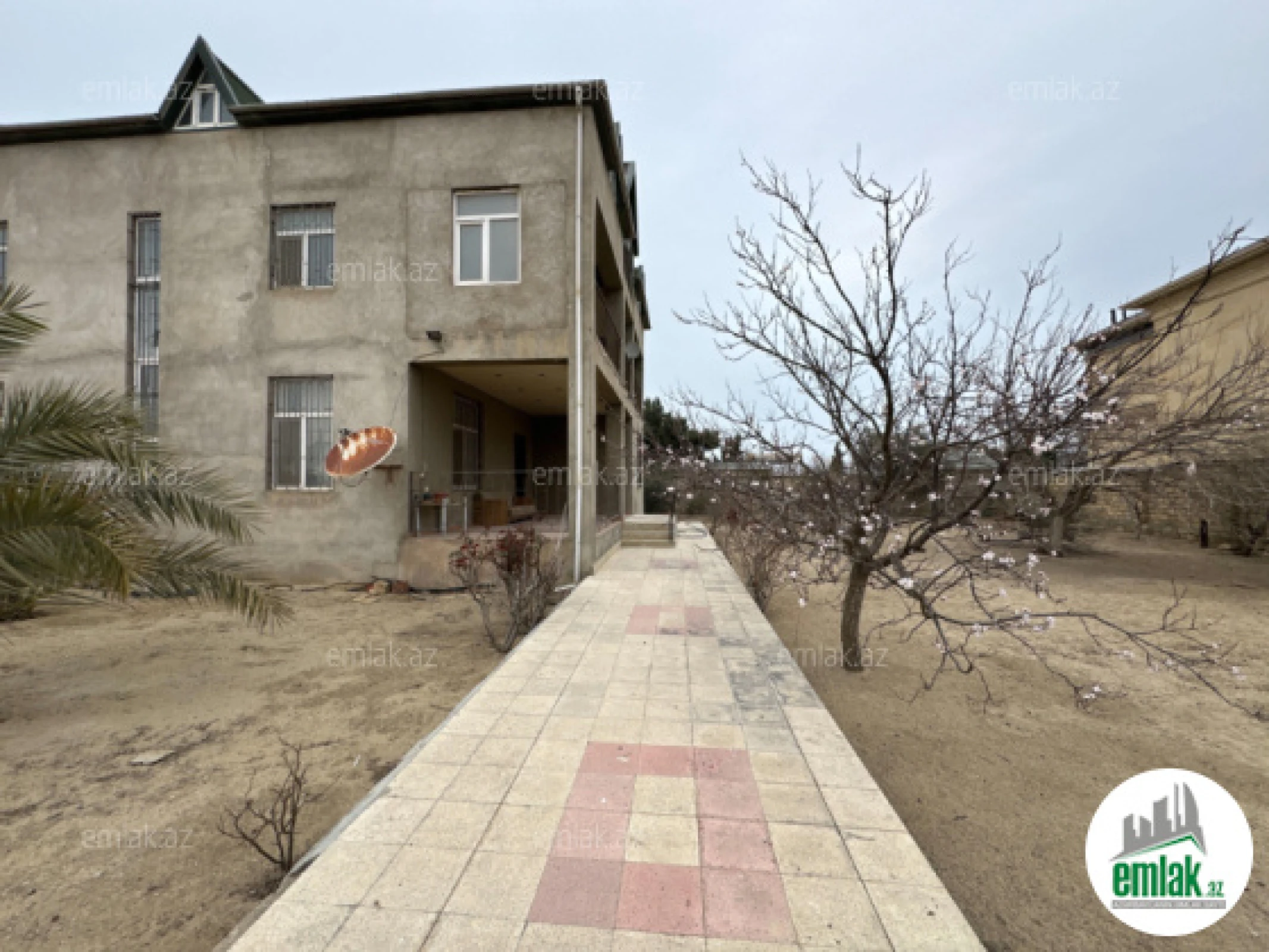 Satılır 7 otaqlı mənzil 280 m²