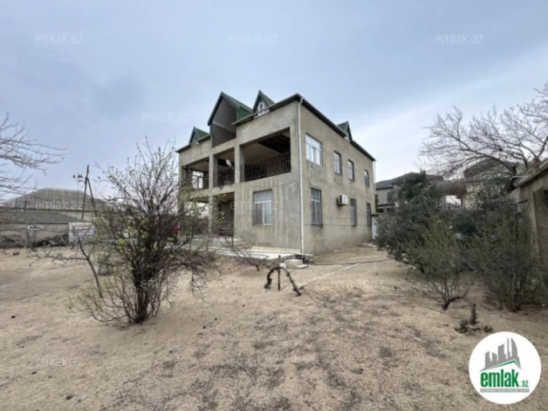 Satılır 7 otaqlı mənzil 280 m²