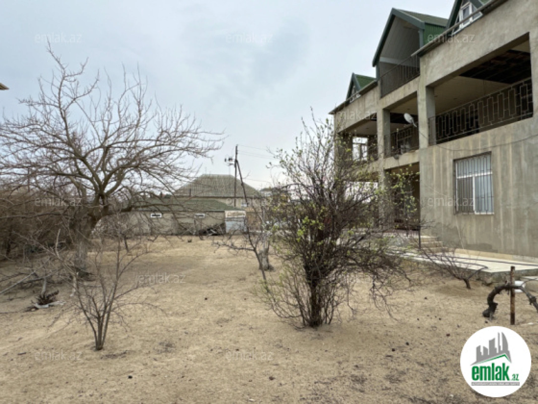 Satılır 7 otaqlı mənzil 280 m²