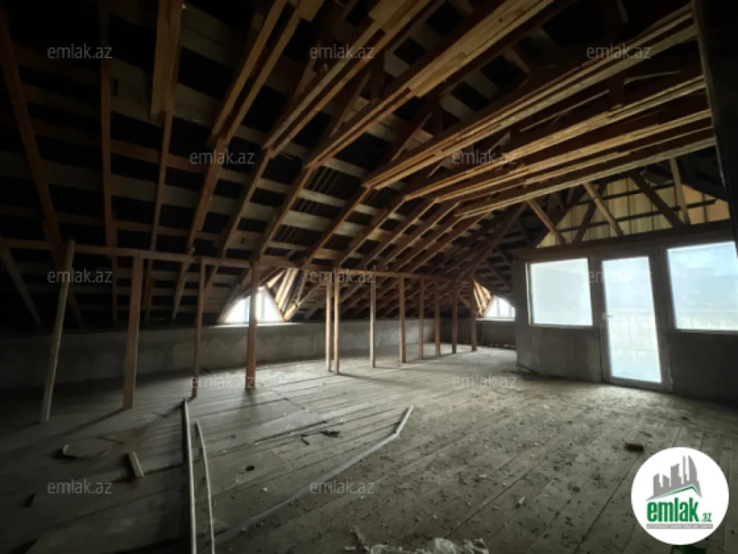 Satılır 7 otaqlı mənzil 280 m²