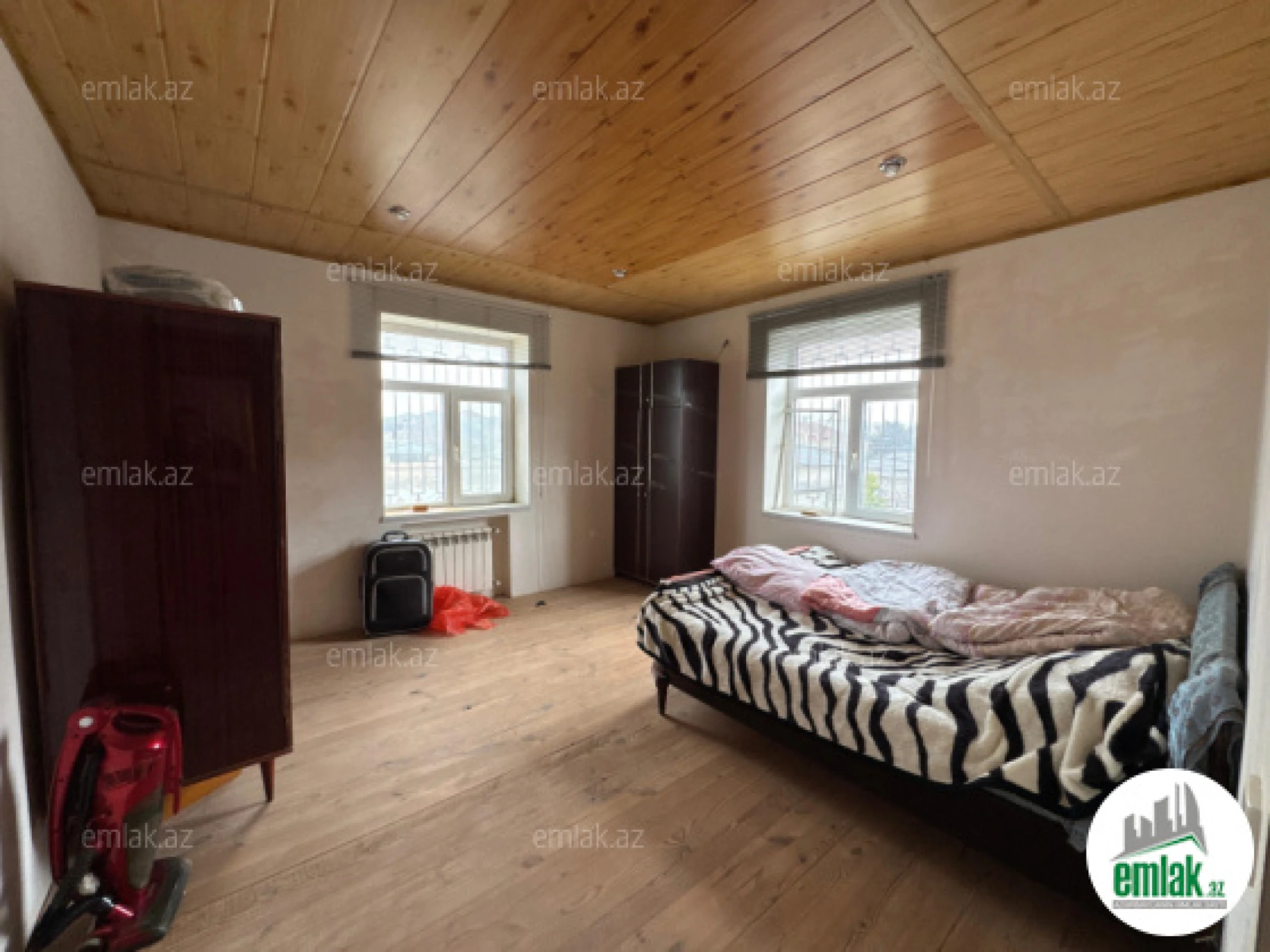 Satılır 7 otaqlı mənzil 280 m²