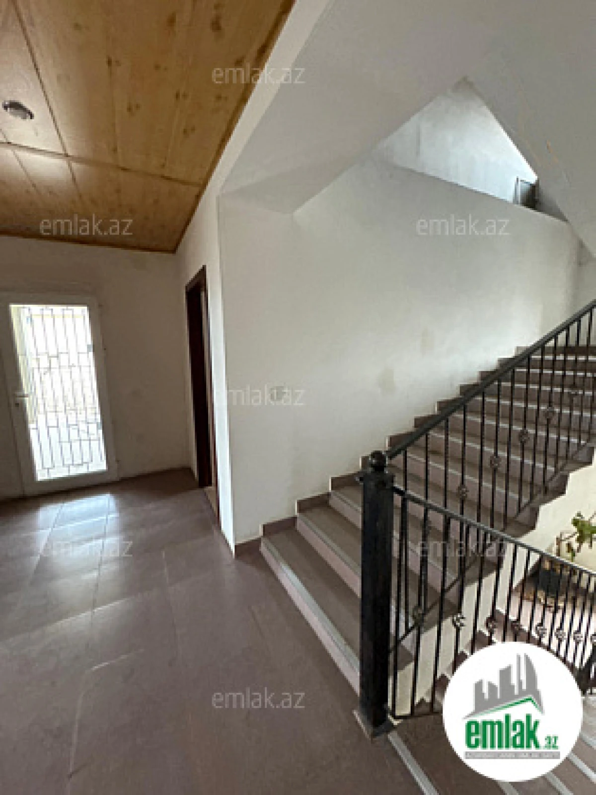 Satılır 7 otaqlı mənzil 280 m²