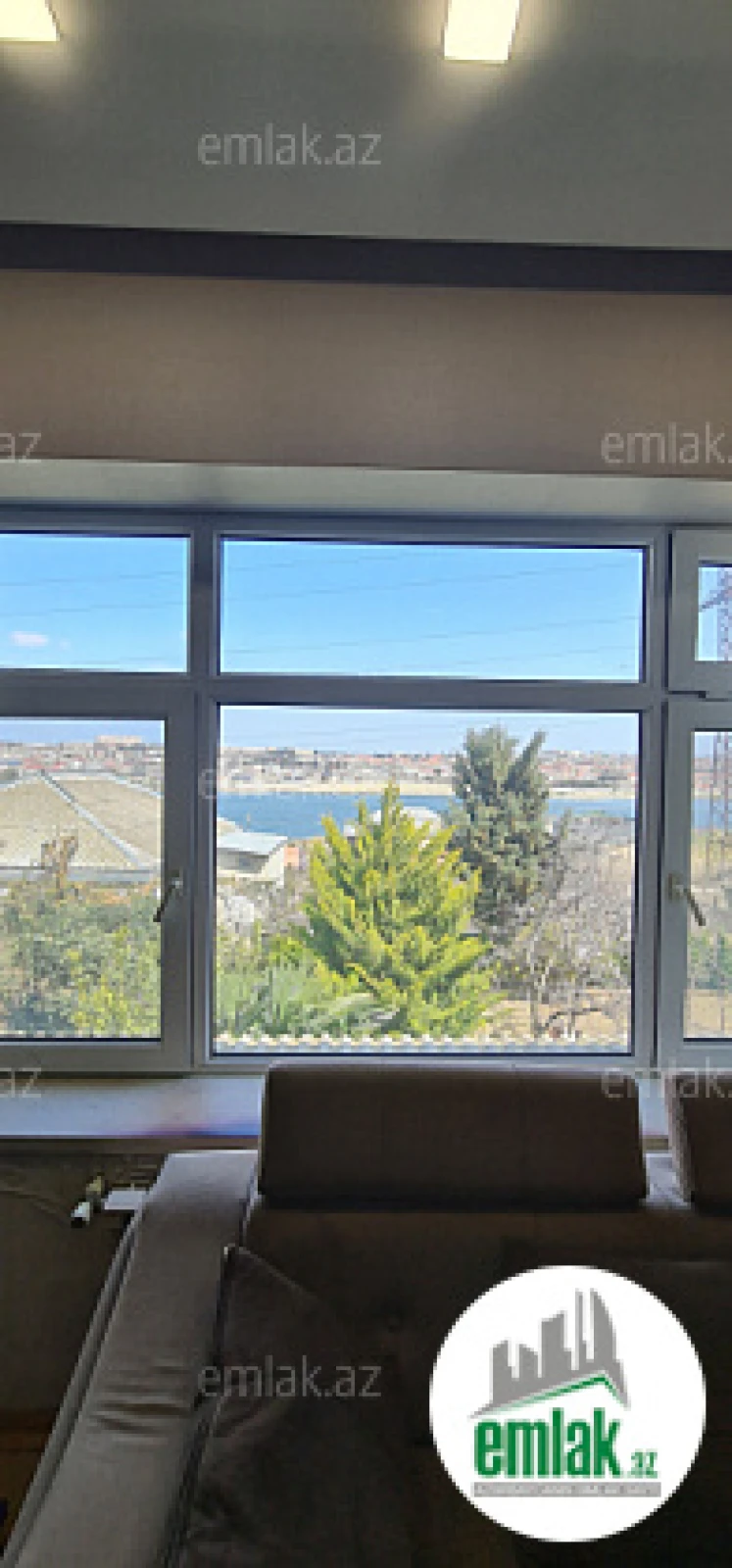 Satılır 10 otaqlı həyət evi 320 m²