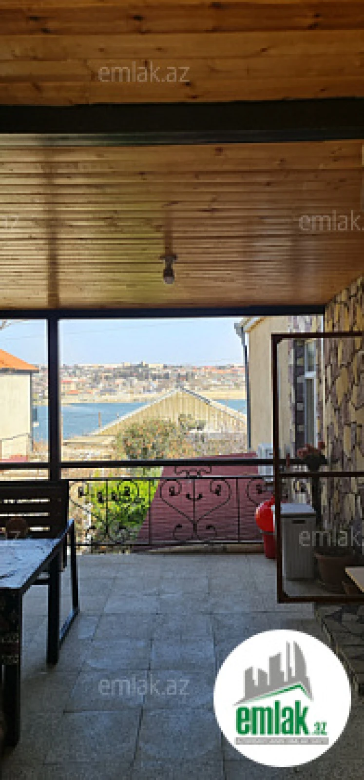 Satılır 10 otaqlı həyət evi 320 m²