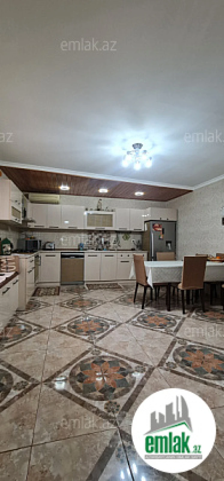 Satılır 10 otaqlı həyət evi 320 m²