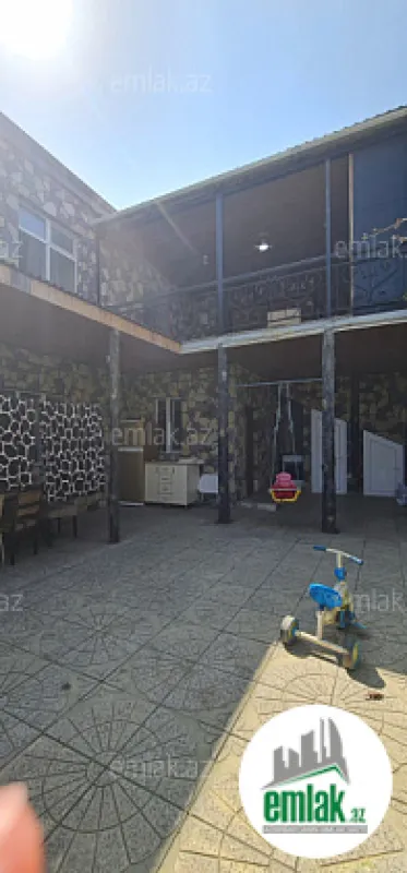 Satılır 10 otaqlı həyət evi 320 m²