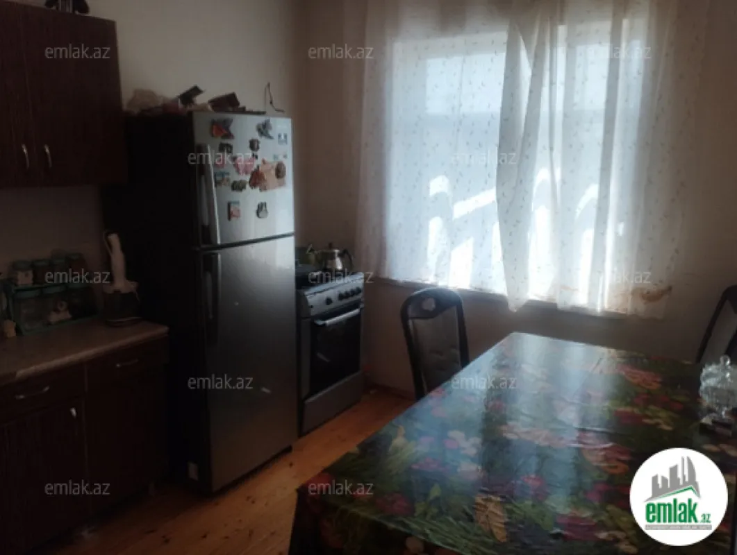 Satılır 6 otaqlı həyət evi 200 m²