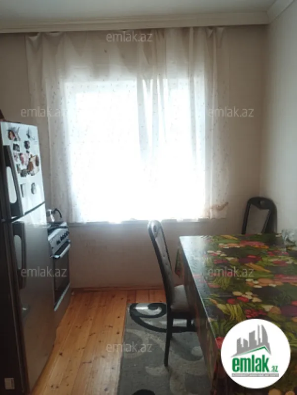 Satılır 6 otaqlı həyət evi 200 m²