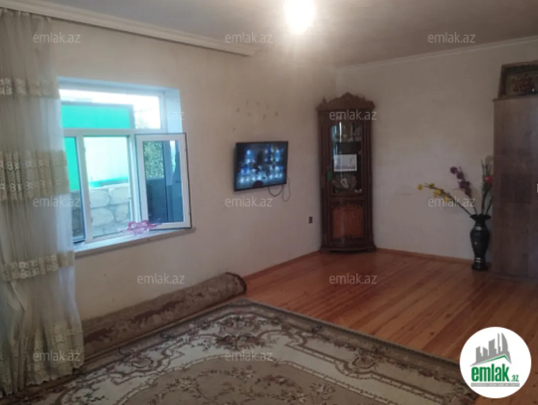Satılır 6 otaqlı həyət evi 200 m²