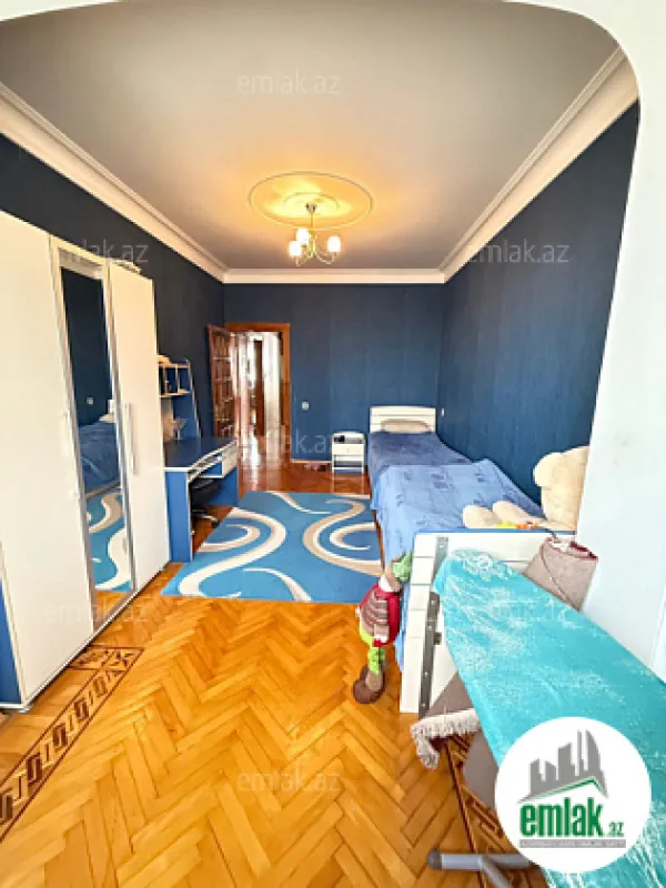 Satılır 3 otaqlı köhnə tikili 90 m²