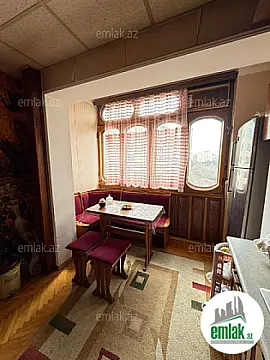 Satılır 3 otaqlı köhnə tikili 90 m²