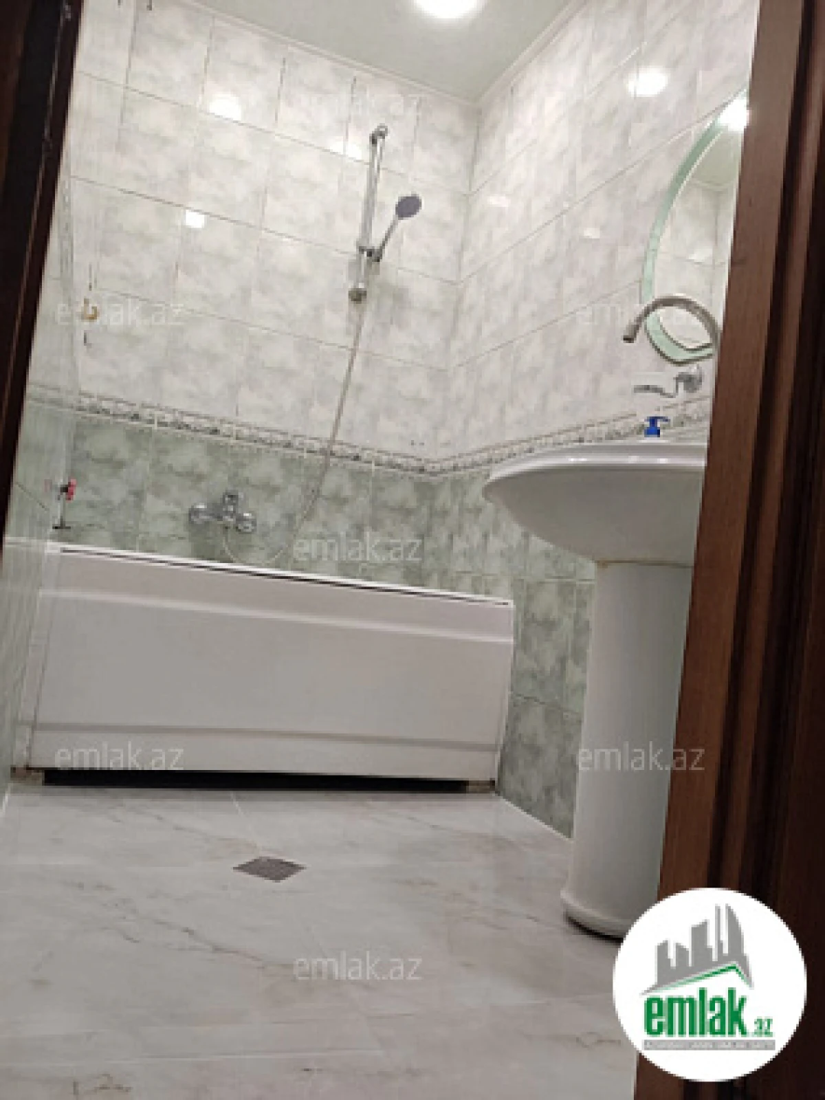 Satılır 2 otaqlı köhnə tikili 65 m²