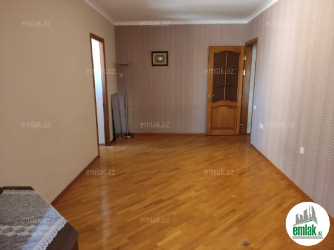 Satılır 2 otaqlı köhnə tikili 65 m²