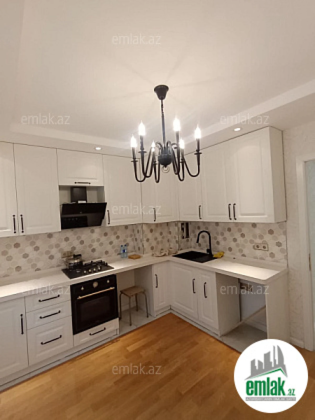 Satılır 3 otaqlı köhnə tikili 95 m²