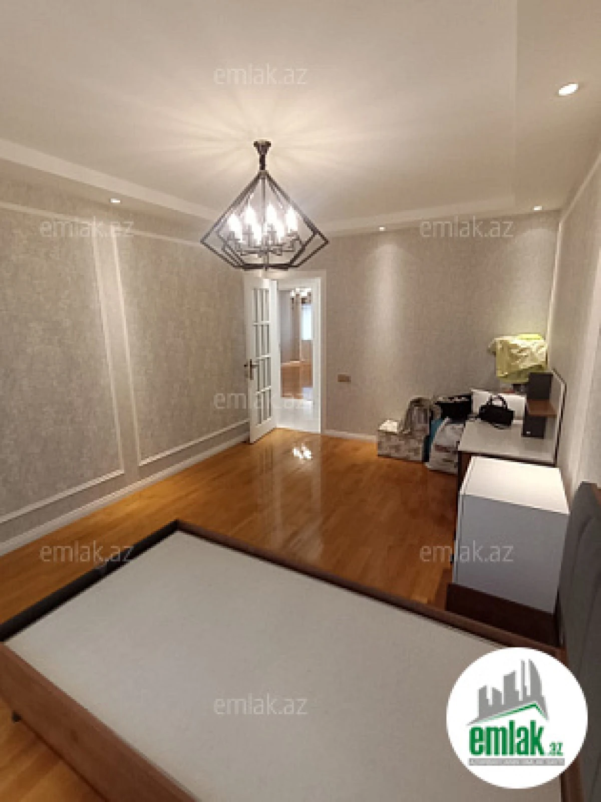 Satılır 3 otaqlı köhnə tikili 95 m²