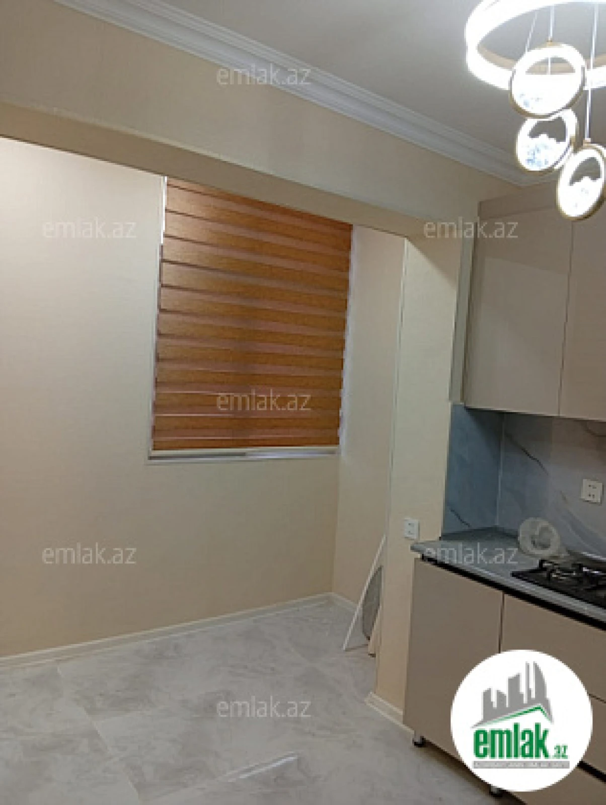 Satılır 2 otaqlı köhnə tikili 75 m²