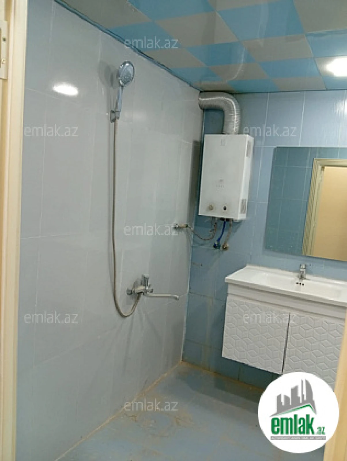 Satılır 2 otaqlı köhnə tikili 75 m²