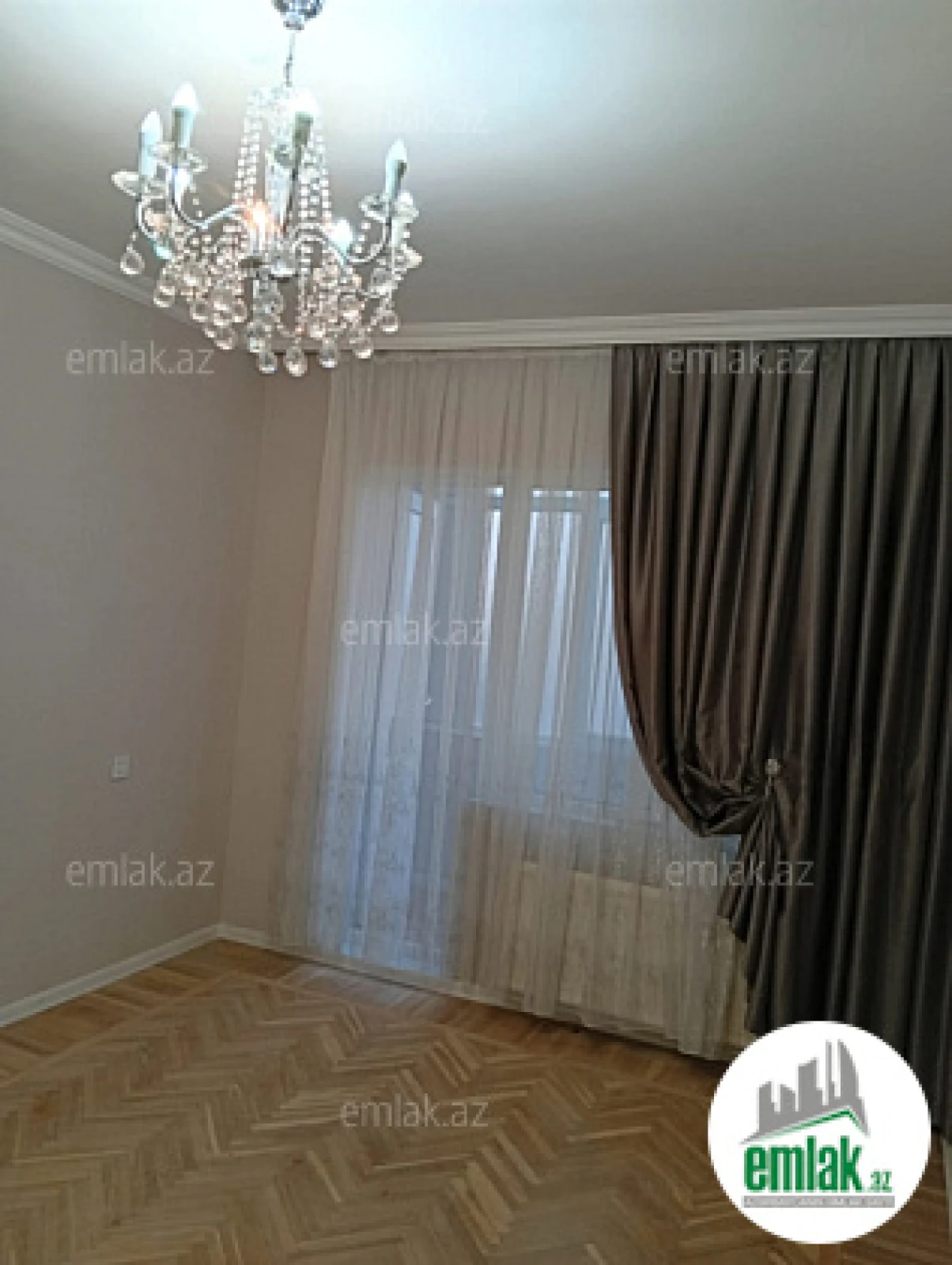 Satılır 2 otaqlı köhnə tikili 75 m²