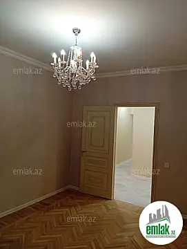 Satılır 2 otaqlı köhnə tikili 75 m²