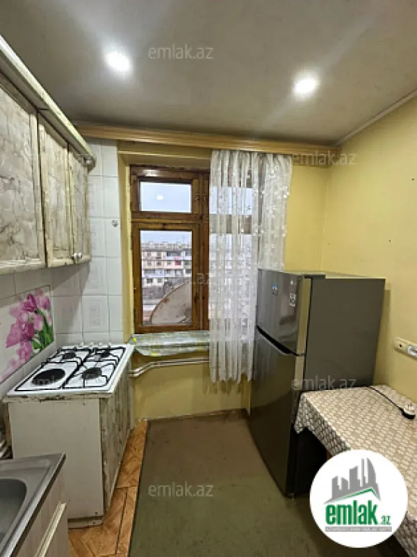 Satılır 3 otaqlı köhnə tikili 80 m²
