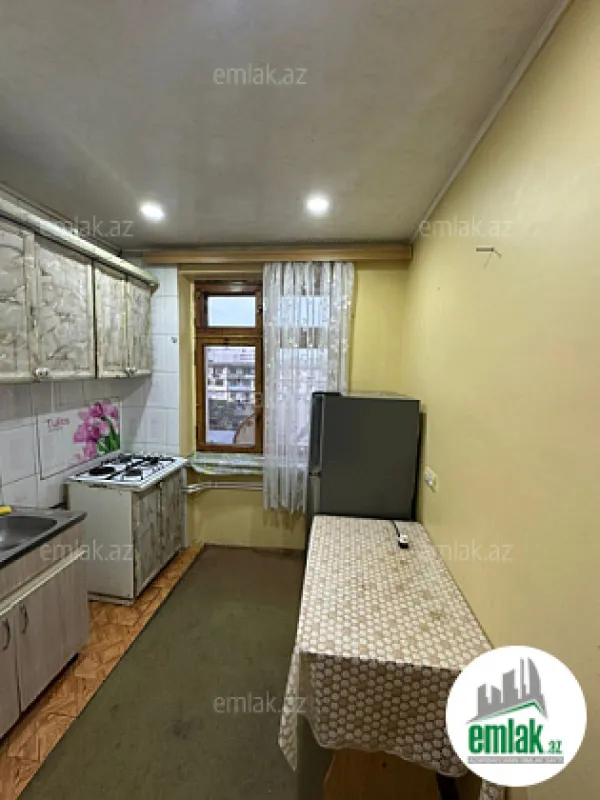 Satılır 3 otaqlı köhnə tikili 80 m²
