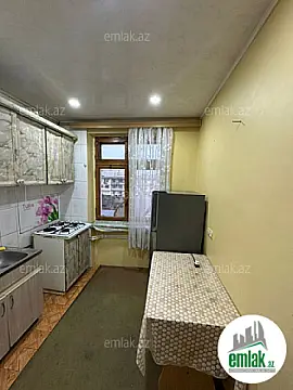 Satılır 3 otaqlı köhnə tikili 80 m²