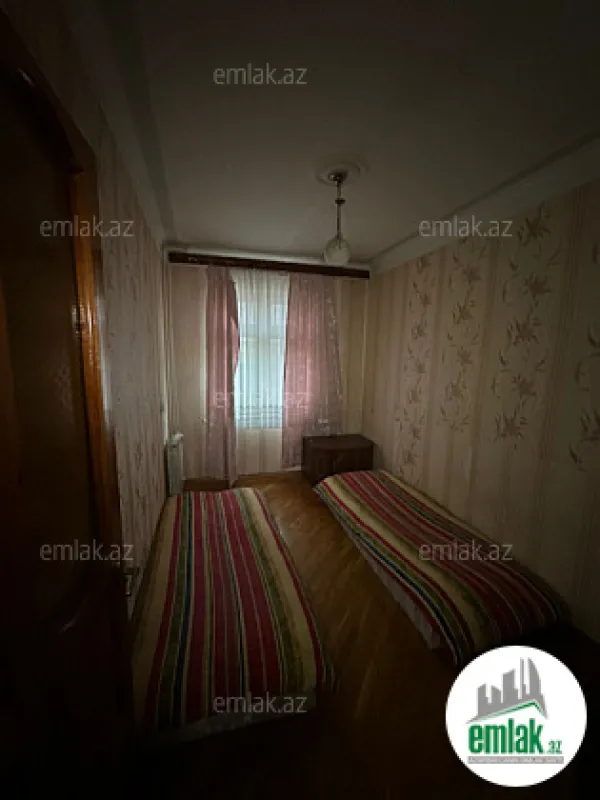 Satılır 3 otaqlı köhnə tikili 80 m²