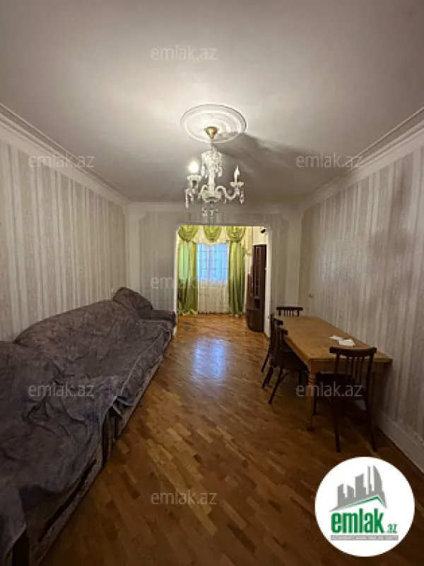 Satılır 3 otaqlı köhnə tikili 80 m²