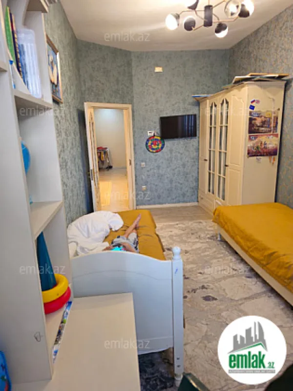 Satılır 3 otaqlı yeni tikili 130 m²