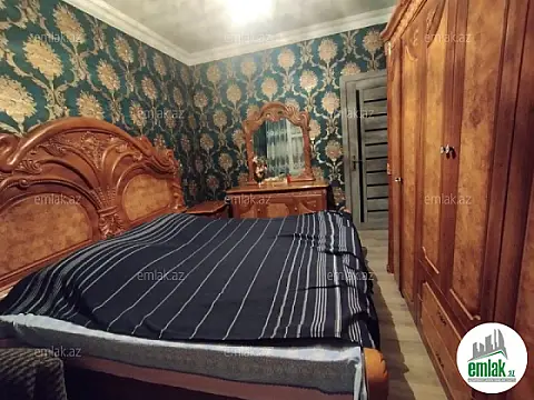 Satılır 4 otaqlı köhnə tikili 100 m²