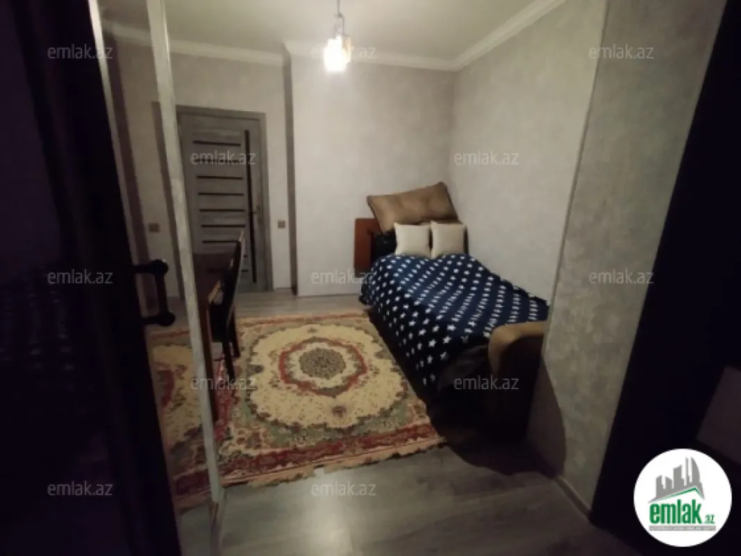 Satılır 4 otaqlı köhnə tikili 100 m²