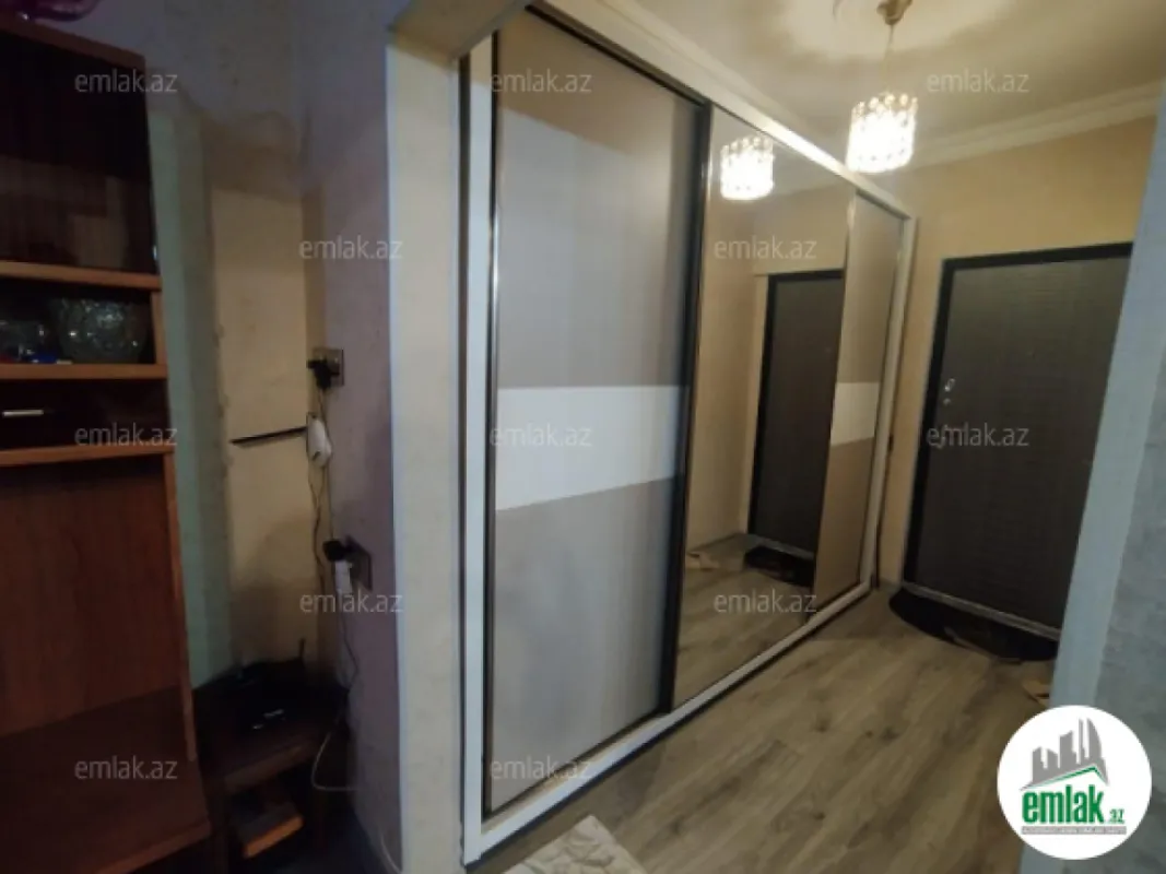 Satılır 4 otaqlı köhnə tikili 100 m²